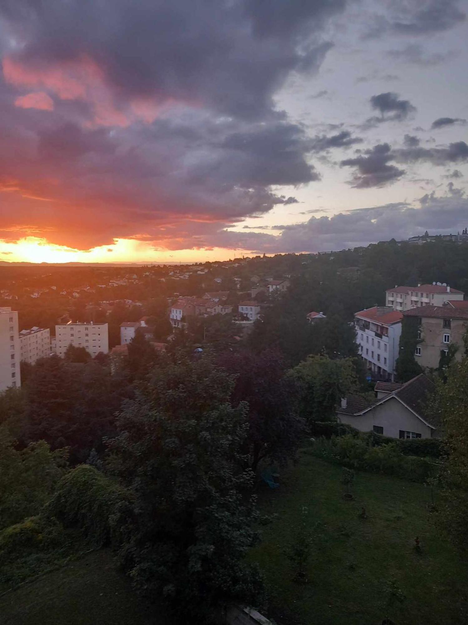 Appartamento Retour vers le passé Thiers Esterno foto